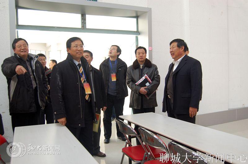 考察大学生文体活动中心